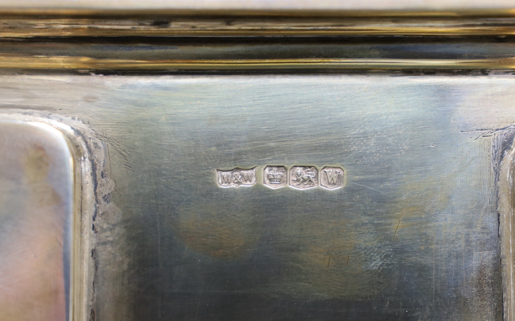 A George VI Art Deco silver presentation rectangular inkstand, with two mounted glass wells, with engraved inscription, Mappin & Webb, Sheffield, 1939, 22.2cm, base 14.8oz.
